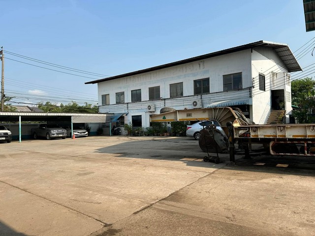 ขายที่ดินพร้อมสิ่งปลูกสร้าง 603 ตรว. (1 ไร่ 2 งาน) ซอยลาดพร้าว 107 เดินทางสะดวก รถใหญ่เข้าได้ ใกล้มหาวิทยาลัยรัตนบัณฑิต 500 เมตร*** ราคาขาย 75 ล้านบาท ติดต่อ:: คุณชยา โทร/ID Line:: 0942823961   Link Line:: https://line.me/ti/p/3xFA1An8Kcรหัส# TO1576ที่ดินพร้อมสิ่งปลูกสร้างซอยลาดพร้าว 107 เดินทางสะดวก รถใหญ่เข้าได้ ใกล้มหาวิทยาลัยรัตนบัณฑิต 500 เมตรขนาด 603 ตรว.  (1 ไร่ 2 งาน 3 ตารางวา) หน้ากว้างติดถนน 50 เมตร ที่ดินเป็นบริษัทให้เช