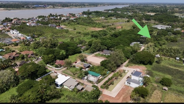 ขายที่ดินใกล้ตลาดสดวัดธาตุในเมืองหนองคาย ซอยพงษากลาง 1/2 ตำบลหาดคำ อ.เมือง หนองคายเนื้อที่ 99  ตรว.มีต้นไม้ล้อมรอบ อากาศเย็นสบายที่ดินอยู่ในเมือง โซนที่เงียบ น่าอยู่ ปลอดภัย เพื่อนบ้านเกรดA ทุกหลัง หลายหลังในซอยเป็นบ้านฝรั่งใกล้ร้านกาแฟอเมซอน,มินิบิ๊กซี,มินิโลตัส,ร้านขายยา,ร้าน 7-11 ,อาหารแช่แข็ง, ตลาดสดวัดธาตุ เพียง 300 เมตร จากที่ดินเดินทางแค่ 2 กม.มีโรงพยาบาล �