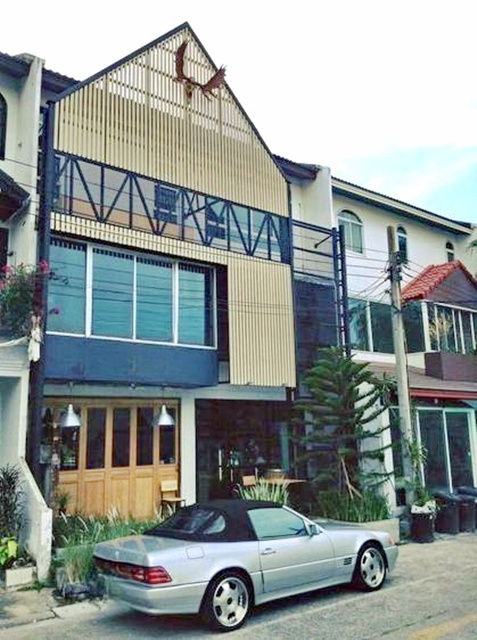 ให้เช่า-เซ้งอาคาร 3ชั้น 2คูหา ริมถนน ร้านคราฟเบียร์ กรึ่มๆขึ้นรถไฟฟ้าอย่างปลอดภัย MRTแจ้งวัฒนะ14 140ม.แจ้งวัฒนะ  24 ตร.วา. 280 ตร.ม.  มีพื้นที่กว้าง อบอุ่น สไตล์นอร์ดิก ตกแต่งพร้อมดำเนินกิจการได้ทันที 27,999 B-M. เซ้ง 749,999บาท  ม.ธุรกิจบัณฑิตย์ 2.5 กม. ย่านชุมชน การค้า ชาน แอท ดิ อเวนิว 600 ม.ผู้คนหนาแน่น เดินทางสะดวก ถ.แจ้งวัฒนะCraft beer shop Staying safe while intoxicated on the subway. MRT Chaengwattana14 140m. For rent/lease 3-story building 2 Units on Chaengwattana Road 24 sq.wa. 280 sq.