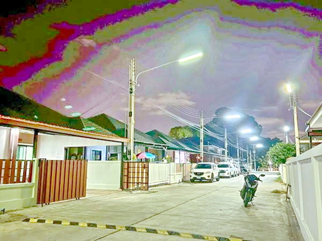 ให้เช่าบ้านแฝด เมืองระยอง พร้อมเฟอร์ฯ 40 ตร.วา.162 ตร.ม.ต.เนินพระ วัดโขดหิน 2.1 กม.3 นอน 2 น้ำ รร.เซนต์โยเซฟระยอง 2.5 กม. เงียบสงบ เย็นสบาย เป็นส่วนตัวสูง 9,999 B-M. วิวทะเลระยอง 2.9 กม.แหล่งท่องเที่ยว อุทยานโขดปอ แยกเนินสำลี ถ.สุขุมวิทTambon NoenPhra WatKhodHin 2.1km. Twin house for rent in Rayong City fully furnished 40 sq.wa. 162 sq.m. 3 bed 2 bath St. Joseph Rayong School 2.5 km. Quiet cool and highly private. 9,999 B-M. Rayong sea view 2.9 km. Tourist attractions Khod Po National Park. Near Noen Samli Intersection Sukhumvit Road.แยกเนินสำลี ถ.สุขุมวิท กรอกยายชาต.เนิน�