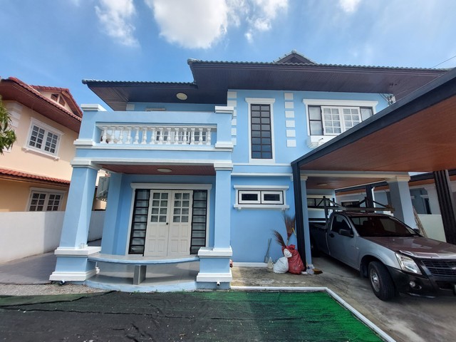 ให้เช่าบ้านเดี่ยว2ชั้น ท่าอิฐ รัตนาธิเบศน์ นนทบุรี64ตรว. 3 ห้องนอน 3ห้องน้ำ  1ห้องแม่บ้านแยกต่างหาก 1ห้องรับแขก 1ห้องคัว  พร้อมแอร์ 4 เครื่อง /เฟอร์นิเจอร์สิ่งอำนวยความสะดวก และ ระบบสาธารณะ- ระบบรักษาความปลอดภัย- CCTV - ฟิตเนส- สระว่ายน้ำ-อยู่ถนน รัตนาธิเบศร์ (ซอยท่าอิฐ)เชิงสะพานพระนั่งเกล้า-ใกล้รถไฟฟ้าสายสีม่วง สถานี ไทรม้า -สนามบินน้ำ กองสลาก-เดอะมอลล์ งามวงศ์วาน ,พ�