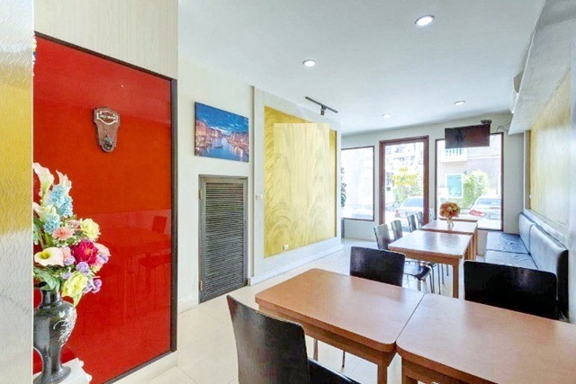 ให้เช่า-ขายอาคารพาณิชย์ 3 ชั้นพร้อมเฟอร์ฯ ร้านกาแฟ เสริมสวย แหล่งช้อปปิ้ง เวนิส ดิ ไอริส 200 ม.3 นอน 3 น้ำ 19 ตร.ว. 230 ตร.ม. ขาย 6.19 ลบ.รร.รัตนโกสินทร์สมโภชบางเขน 1 กม. ทำเลดี ติดถนนใหญ่ เหมาะกับร้านเบเกอร์รี่ ไอศรีม 49,998B-M.  แยก-วัชรพล MRT มัยลาภ 3.1 กม.coffee shop beauty salon. Shopping area Venice Di Iris 200 m. MRT Maiyalap 3.1 km. 3-story commercial building for rent/sale fully furnished 3 bed 3 bath 19 sq.wa. 230 sq.m. Sale price 6.19 million THB. Rattanakosin Somphot Bangkhen School 1 km. Excellent location on main road suitable for bakery ice cream shop  49,998B-M. Wacharaphon Intersection. แยก-วัช�