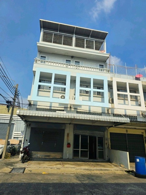 สาทร เจริญราษฏร์ พระราม3 21-25  BTS สะพานตากสิน 2.6กม. ให้เช่า อาคารพาณิชย์ 3.5 ชั้น 2 คูหา+โกดัง 2 ชั้นหลังมุม  68 ตร.ว. 674 ตร.ม พร้อมหลังคาดาดฟ้า 78,999 B-M. รร.นานาชาติคิงส์คอลเลจ 2.6 กม.ทำเลทอง แหล่งธุรกิจ  พระราม 3 เหมาะสำหรับสำนักงาน  ครัวกลาง โกดัง หรือโชว์รูม ขาย 19.9 ลบ. เซ็นทรัล พระราม 3 3 กม. ใกล้ถนนใหญ่  เดินทางสะดวกSathorn, Charoen Rat Rama III 21-25 BTS Saphan Taksin 2.6km. For Sale/Rent 3.5-story commercial building 2 units + 2-story corner warehouse 68 sq.wa. 674 sq.m. with rooftop 78,999 B-M. King’s College