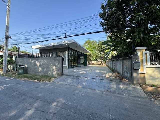 ขายที่ดินพร้อมสิ่งปลูกสร้าง 100 ตารางวา โยธินพัฒนา 1  ใกล้เลียบทางด่วนรามอินทรา ทำเลดีมาก เหมาซื้อสร้างบ้าน จากถนนประดิษฐ์มนูธรรมถึงแปลงที่ดินเพียง 500 เมตรรหัส PP406ขายราคา 9,900,000 บาทติดต่อ คุณช่อผกา 0616198565 LINE 0616198565หากไม่รับสาย รบกวนขอความกรุณาลูกค้า @line ทิ้งรูปและข้อมูลไว้นะคะhttps://line.me/ti/p/zu0mm-ozFX-ขายที่ดินพร้อมสิ่งปลูกสร้าง 100 ตารางวา-ซอยโยธินพัฒนา  ใกล้เลียบทางด่วนรามอินทรา 