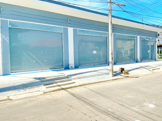 เทศบาลเมืองฉะเชิงเทรา 400 ม. ให้เช่าตึกแถว 1 ชั้น 50 ตร.ม.13 ตร.วา. 9,999 B-M. อาชีวศึกษา ฉะเชิงเทรา 860 ม. ติดถนน เหมาะทำออฟฟิศ 1 นอน 1 น้ำ แหล่งศูนย์ราชการ บิ๊กซี ฉะเชิงเทรา 2 1.6 กม. ใจกลางเมือง เดินทางสะดวกChachoengsao Municipality 400 m. Single-story shophouse for rent 50 sq.m. 13 sq.wa. 9,999 B-M. Chachoengsao Vocational College 860 m. Located on the main road suitable for office use. 1 bed 1 bath Near government offices and Big C Chachoengsao 2 1.6 km. City center convenient transportation.ถ. จุลละนันท์ มหาจักรพรรดิ์  ตำบลหน้าเมือง อำเภอเมือง จังหวัดฉะเชิงเทรา 