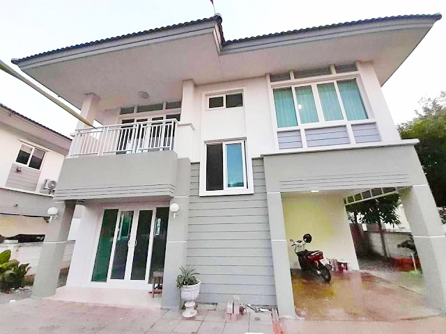 เดอะเกรทไลฟ์ บางบัวทอง 2.8 กม. ให้เช่าบ้านเดี่ยว 2 ชั้น 53ตร.ว. 212ตร.ม. รร.เทพพิทักษ์ 1.5กม.สภาพใหม่ พร้อมเฟอร์ฯ  ทำเลดี ติดถนนบ้านกล้วย-ไทรน้อย เหมาะกับพักอาศัยเท่านั้น 16,998B-M. 3 นอน 3 น้ำเดินทางสะดวก ปลอดภัย  เข้า-ออก ได้หลายเส้นทาง คลองไทรน้อยพัฒนาThe Great Life BangBuaThong 2.8 km. Theppitak School. 1.5 km. 2-story detached house for rent 53 sq.wa. 212 sq.m. New condition fully furnished.  Good location next to Ban Kluay-Sai Noi Road. Suitable for residential use only. 16,998B-M. 3bed 3 bath Convenient and safe travel multiple access routes via Khlong Sai Noi Phatthana.แยก-หนอง