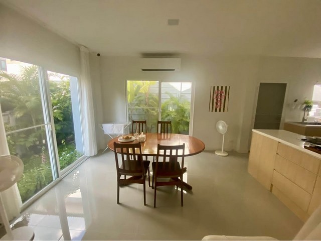 RHT2437ให้เช่าบ้านเดี่ยว สไตล์บ้านแฝด Grande Pleno Mega Bangna ติด Mega Bangna, IKEA ,รร.นานาชาติคอนคอร์เดียน,รร.ราชวินิต บางแก้ว , รร.นานาชาติเบิร์คลีย์เนื้อที่ 36.20 ตร.ว.   พื้นที่ใช้สอย: 145 ตร.ม.3 ห้องนอน · 3 ห้องน้ำ 2 ที่จอดรถสนใจติดต่อคุณเจี๊ยบ 092-851-6969Line:keti2522ราคาเช่า 55,000/เดือน  (สัญญา 1 ปี)ต.บางพลีใหญ่ อ.บางพลี จ.สมุทรปราการ 10540 แบบบ้าน: Janette จุดเด่นของตัวบ้าน : บ้านอยู่บนถนนหลัก เข้าออกสะดวก : หน้ากว้าง รับลมดี �