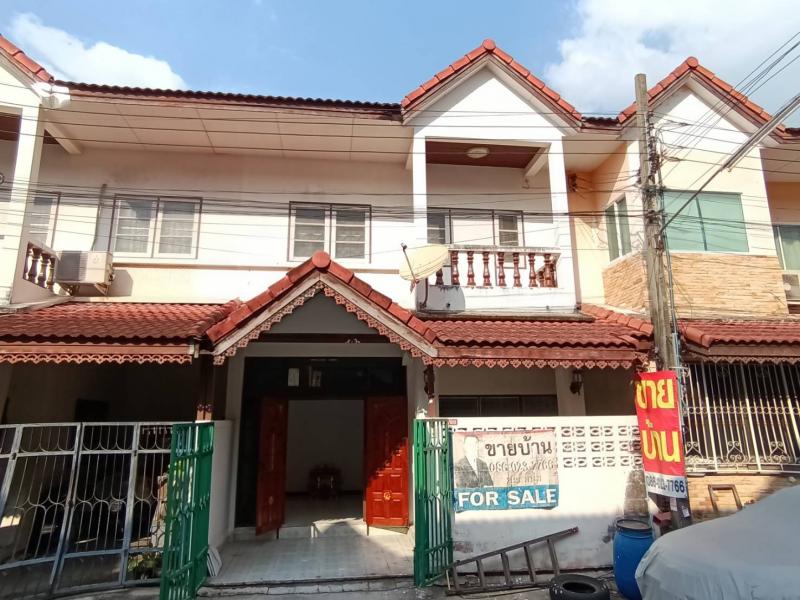 ขายทาวน์เฮ้าส์ 2ชั้น หมู่บ้านแก้ววิลล่า เขตภาษีเจริญ จังหวัดกรุงเทพมหานคร ที่ตั้ง :  เพชรเกษม48 ซอยวัดจันทร์ประดิษฐาราม  เเขวงบางหว้า เขตภาษีเจริญ จังหวัดกรุงเทพมหานคร ขนาดพื้นที่ : 21  ตรวขนาดพื้นที่ใช้สอย 121 ตรม.รายละเอียดทาวน์เฮ้าส์ 2ชั้น คุ้มค่า ทำเลดี เหมาะอยู่อาศัยหรือปล่อยเช่า-3 ห้องนอน -2 ห้องน้ำ -จอดรถ หน้ารั้วบ้านสถานที่ใกล้เคียง-ใกล้รถไฟฟ้า MRT เพชรเกษม 48