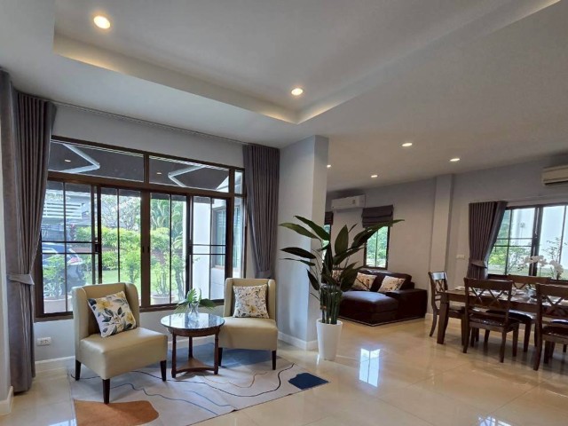 ให้เช่าบ้านเดี่ยว 2 ชั้น ม.เศรษฐสิริ บางนา-วงแหวน หลังใหญ่ 100 ตร.ว ติดห้างเมกะบางนา เช่าเพียง 65,000 บาท/เดือน                                                                                     รายละเอียด-มี 3ห้องนอน3ห้องน้ำ1อเนกประสงค์-เนื้อที่ 100 ตารางวา-แอร์เฟอร์นิเจอร์ครบ-โรงจอดรถในหลังคา 3-4 คัน-ทำเลดีใกล้ทางด่วน และ ห้างเมกะบางนา/โรงเรียนนานาชาติ-มีสนามหญ้ากว้างๆไว้ทำกิจกรรม-โครงการเงียบสงบให้้ความเป็นส่วนตัว***�