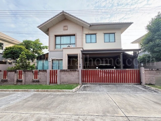 รหัสทรัพย์&nbsp;6864บ้านเดี่ยว 64 ตร.วา หมู่บ้าน ลัดดารมย์ ติวานนท์ ต่อเติมครบ พร้อมอยู่ ราคาถูกที่สุดในโครงการที่ตั้ง :&nbsp;ถนนติวานนท์-ปทุมธานี ตำบลบ้านใหม่ อำเภอเมืองปทุมธานี จังหวัดปทุมธานี 12000รายละเอียดทรัพย์- บ้านเดี่ยว 2 ชั้น ขนาดพื้นที่ 64&nbsp;ตารางวา พื้นที่ใช้สอย 180&nbsp;ตารางเมตร- 3 ห้องนอน, 3&nbsp;ห้องน้ำ, 1&nbsp;ห้องครัวใน, 1 ห้องรับแขก, 1 ห้องนั่งเล่น, 2 ที่จอดรถ- แอร์ 5 เครื่อง,​ ต