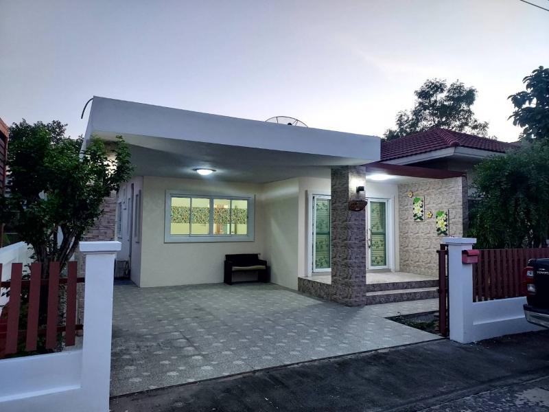 ขายบ้านเดี่ยวชั้นเดียว หมู่บ้านปัญญาทิพย์ อำเภอหนองเเค จังหวัดสระบุรีที่ตั้ง : ตำบลหนองปลาหมอ อำเภอหนองเเค จังหวัดสระบุรี 18140ขนาดพื้นที่ : 56 ตรวรายละเอียดบ้านเดี่ยว ชั้นเดียว เหมาะสำหรับอยู่อาศัย หรือปล่อยเช่า ใกล้แหล่งงาน- 3 ห้องนอน- 2 ห้องน้ำ- 2 ที่จอดรถสถานที่ใกล้เคียง-ใกล้นิคมWHA หนองแค  เพียง2 km.-วัดหนองปลาหมอ-สนามฟุตบอลบิ๊กแมทช์-การเดินทางสะดวก ใกล้ถนนหลัก