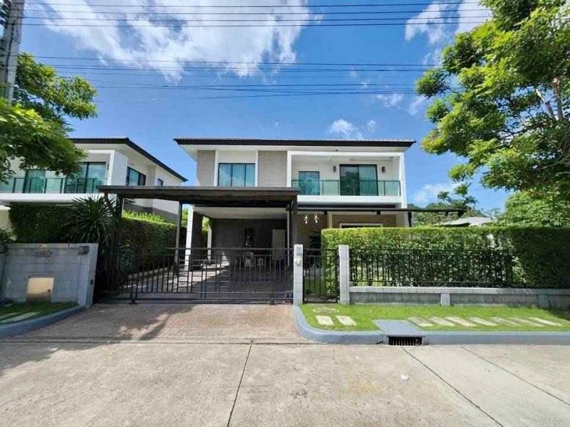 บ้านให้เช่า เดอะซิตี้พัฒนาการ เฟส 1 หลังมุมติดถนนเมนโครงการ ใกล้สวนและส่วนกลาง บ้านเช่าตกแต่งพร้อมอยู่-หมู่บ้านสงบเป็นส่วนตัว มี รปภ. กล้องวงจรปิด 24 ช.ม.-ที่ดิน 65ตารางวา พื้นที่ใช้สอย 200 ตารางเมตร-4ห้องนอน 3ห้องน้ำ ครัวกว้างต่อเติมใหม่อย่างดี-ที่จอดรถมีหลังคา จอดในร่มได้2-4 คัน ประตูรั้วไฟฟ้า-ทีวี55นิ้ว เคเบิลทีวี อินเตอร์เน็ต wi-fi ความเร็วสูง มีสาย LAN ทุกห้องนอน-เ�