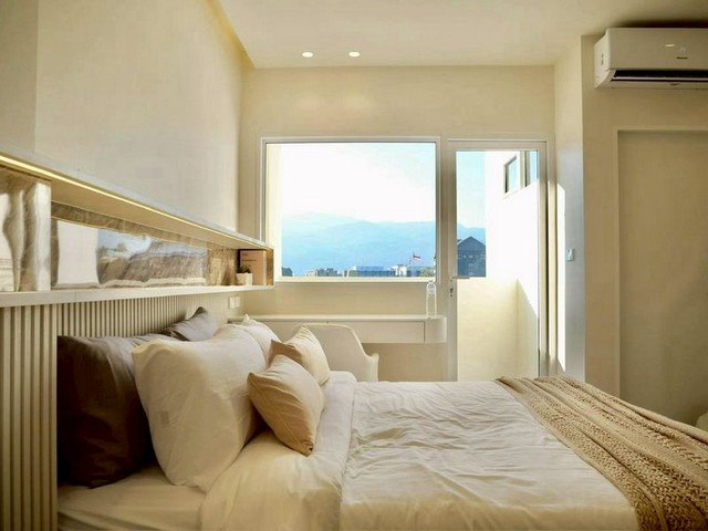 ห้องสวยสุดคุ้ม ขายเพียง 1.89 ล้าน 26 ตรม. #ศรีธนา1 คอนโด #เฟอร์นิเจอร์ครบ พร้อมเข้าอยู่ | #วิวเมืองโล่ง เห็นถนน เห็นแสงไฟยามค่ำ ขนาด 26 ตร.ม. | ชั้น 61 ห้องนอน 1 ห้องน้ำแยกโซนครัว มีระเบียงส่วนตัว เฟอร์นิเจอร์และเครื่องใช้ไฟฟ้าครบชุดชุดครัว Built-in พร้อมเตาไฟฟ้า / เครื่องดูดควัน / ไมโครเวฟ / ตู้เย็นSmart TV 55 นิ้วเครื่องทำน้ำอุ่นเครื่องปรับอากาศเครื่องซัก–อบผ้าในตัวฝักบัว Rain Showerโต๊�