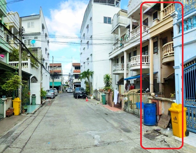 สาธุประดิษฐ์45-53 6นอน  BRT วัดปริวาส 1 กม.ให้ทาวน์เฮ้าส์  3 ชั้นรีโนเวทใหม่ 21 ตร.วา. 250 ตร.ม. ทาสี ทำห้องน้ำใหม่ มีลานจอดรถ รร.สารสาสน์พัฒนา 1.4 กม. 3 น้ำแหล่งพานิชยกรรม ใจกลางเมือง เหมาะสำหรับทำออฟฟิศ สำนักงาน หรืออยู่อาศัย 20,998 B-M. ตลาดบางโพงพาง 600 ม.หาของกินง่าย เดินทางสะดวก  แยกยานนาวา-สาธุประดิษฐ์SathuPradit45-53 6bed BRT Wat Pariwat 1 km. Renovated 3-story townhouse 21sq.wa. 250sq.m. newly painted new bathrooms parking space Sarasas Pattana School 1.4 km.  3 bath Commercial area city center Suitable for office b