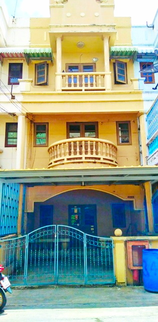 พระราม3 35 6นอน BRT วัดปริวาส 1 กม.ให้ทาวน์เฮ้าส์  3 ชั้นรีโนเวทใหม่ 21 ตร.วา. 250 ตร.ม.สาธุประดิษฐ์45-53  ทาสี ทำห้องน้ำใหม่ มีลานจอดรถ รร.สารสาสน์พัฒนา 1.4 กม. 3 น้ำแหล่งพานิชยกรรม ใจกลางเมือง เหมาะสำหรับทำออฟฟิศ สำนักงาน หรืออยู่อาศัย 20,999 B-M. ตลาดบางโพงพาง 600 ม.หาของกินง่าย เดินทางสะดวก  แยกยานนาวา-สาธุประดิษฐ์Rama3 35 6bed BRT Wat Pariwat 1 km. Renovated 3-story SathuPradit45-53 ownhouse 21sq.wa. 250sq.m. newly painted new bathrooms parking space Sarasas Pattana School 1.4 km.  3 bath Commercial area cit