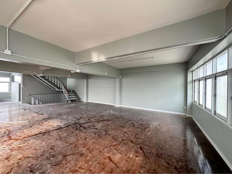 CH1140 ให้เช่า หรือเซ้ง อาคารพาณิชย์ 4 ชั้น2 ห้องนอน 4 ห้องน้ำ - ใกล้วงเวียนใหญ่ มีที่จอดรถ 2 คัน292 ถนน อินทรพิทักษ์, ธนบุรี, กรุงเทพมหานคร, กรุงเทพมหานคร 10600, ประเทศไทยเซ้งหรือเช่า อาคารพาณิชย์ 4 ชั้นที่กรมธนารักษ์ ติดถนนใหญ่ “อินทรพิทักษ์ – ธนบุรี” ใกล้วงเวียนใหญ่ ค่าเช่า  45,000 บาท ต่อเดือนเซ้ง 5.5 ล้านบาทติดต่อ : คุณชาญ 0945695997Line : chabubarพื้นที่ใช้สอยกว้าง 36 ตร.ว. ฟังก์ชันครบ 4 ห้องน้ำ �