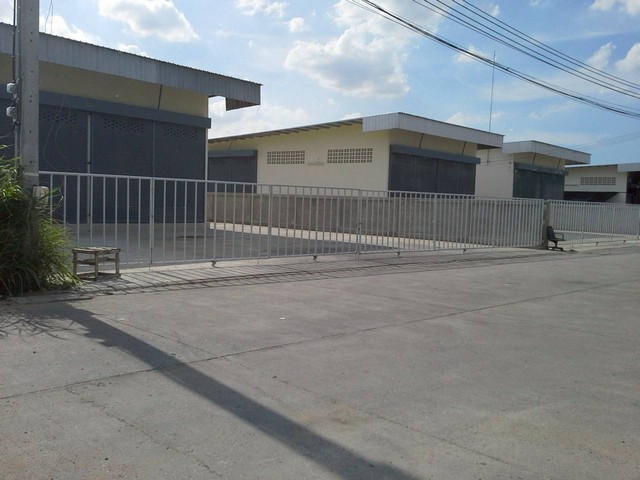 ให้เช่าโกดังย่าน ถนน กาญจนาภิเษก , พุทธมณฑลสาย 2 , พุทธมณฑลสาย 3 , พรานนก-สาย 4 , บางแวก ถนนพระบรมราชชนนี , เพชรเกษม  ซอย สมาคมชาวใต้ 