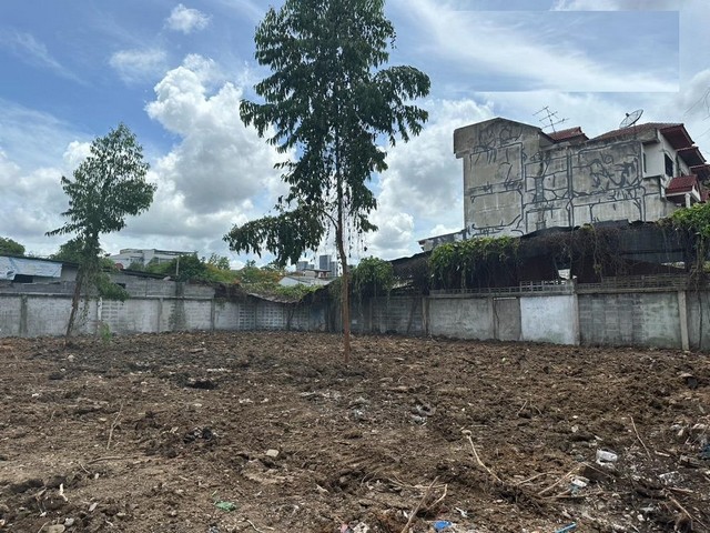 ให้เช่าที่ดินสุขุมวิท 101/1 ซ.วชิระธรรมสาธิต เนื้อที่ 240 ตรว. หน้ากว้างติดถนนประมาณ 37 เมตร ประเภททรัพย์ : ที่ดินเปล่าพื้นที่รวม : 240 ตร.วพิกัดที่ดิน : แขวงบางจาก เขตพระโขนง กรุงเทพฯราคาค่าเช่า : 40,000 บาท/เดือนเงื่อนไขการเช่า : มัดจำ 2 เดือน ล่วงหน้า 1 เดือนรหัสทรัพย์ : RO631-3013สนใจสอบถามข้อมูลเพิ่มเติมโทร : 085-999-6229 (คุณฝ้าย)โทร : 085-919-9829 (คุณเก็ต)Line : @ispace.estes (มี@นำหน้า)บริษัท อินฟินิท สเปซ จำก�