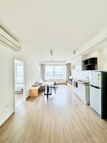 ขาย/ให้เช่า คอนโด ยู ดีไลท์ รัตนาธิเบศร์ (U Delight Rattanathibet) ขนาด 56.78 ตรม ชั้น20พื้นที่ใช้สอย : 56.78 ตร.ม.ตั้งอยู่ชั้นที่ : 20ห้องนอน : 2 ห้องห้องน้ำ : 1 ห้องทิศ : ตะวันออกแอร์ 3 เครื่อง, ทีวี+ชั้นวาง, ตู้เย็น,  เครื่องซักผ้า,  ไมโครเวฟ, เครื่องทำน้ำอุ่น, ชุดโซฟา, ชุดโต๊ะรับประทานอาหารสิ่งอำนวยความสะดวก– สระว่ายน้ำ (แบบ Infinity Edge Pool)– ฟิตเนส– ซาวน่า– รปภ., กล้องวงจรปิดโครงการ, ประตู Key Card– รถรับส่ง– ส