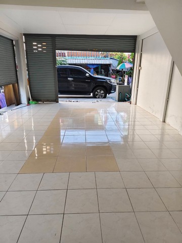 อาคารพาณิชย์ หลังหัวมุม ซอยเทพารักษ์ 78 (โกสิน)- พื้นที่ 13 ตรว.  3 ชั้น 2 นอน, 2 น้ำ , 1 ครัว , จอดรถได้1 คัน - ใกล้ตลาด เพียง 400 เมตร - ใกล้ seven , ใกล้โลตัสศรีนครินทร์ - แห่ลงชุมชน เดินทางสะดวก  (ใกล้ถนนใหญ่) ถนนเทพารักษ์- ใกล้ซีคอนสแคร์ - ใกล้รถไฟฟ้าสีเหลือง - ใกล้โรงเรียน และโรงพยาบาล - บ้านรีโนเวท ใหม่ พร้อมอยู่ - แอร์ 1 เครื่อง  ราคาปล่อยเช่า 6,800 บาท/เดือน=================สนใจสอบถามเพิ่มเติมได้�
