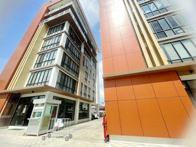 BTS สะพานตากสิน 1.6 กม.ให้เช่าสำนักงาน 7 ชั้น เจริญราษฎร์  สาทร BTS สะพานตากสิน 1.6 กม. แบ่งให้เช่าแยกเป็นชั้นๆ  115 ตร.ม.