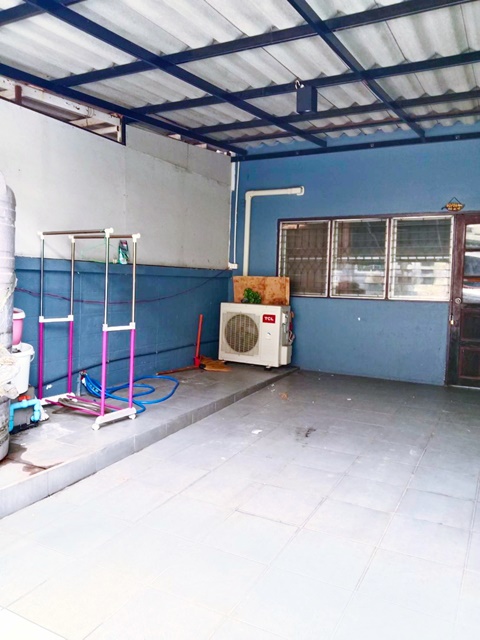 BTS คูคต 4.8 กม. 20ตรว.เลียบคลองสี่ ให้เช่า-ขายบ้านเดี่ยว รถไฟฟ้า 140ตรม. ลาดสวาย ลำลูกกา ตลาดเอซี คลองสี่ 2.1 กม. 6,999B-M 1.49ล้านnear LiabKlongSi For rent-sale: Detached house 4.8 km from BTS Khu Khot station. 20 sq.wa., 140 sqm. Lad Sawai, Lam Luk Ka. 2.1 km from AC Market, Klong Si. 6,999 THB/month. 1.49 million THB.ตำบลลาดสวาย อำเภอลำลูกกา จังหวัดปทุมธานีเนื้อที่ 20 ตารางวาบ้าน 2 ห้องนอน 2 ห้องน้ำมีผู้เช่าอยู่ ค่าเช่า 7,000 บาทต่อเดือนเดินทางสะดวก เข้าออกถนนลำลูกกาได้ง่ายจุดเด่นเหมาะอยู่อาศัยแล�