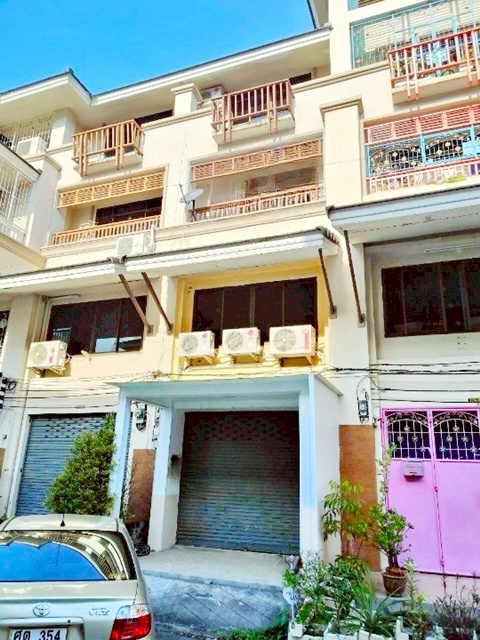 เซนทรัลพระราม2 1.55กม. ไทวัสดุพระราม2 300ม. ให้เช่าอาคารพาณิชย์ 4 ชั้น  17ตร.วา. 272 ตร.ม.รพ.พระราม 2 600 ม. 4นอน โลตัส พระราม2 1.2กม.