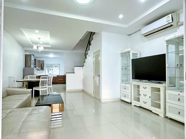 กำนันแม้น  ทาวน์โฮมหรู 3 ชั้น 23 ตร.วา. บิ๊กซี กัลปพฤกษ์ 500 ม.270 ตร.ม. 3นอน 9-15 MRT ภาษีเจริญ 2.6 กม. 4 น้ำ   ถ. สาทร-กัลปพฤกษ์  