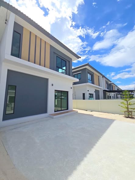  ให้เช่า บ้านเดี่ยวใหม่ 2 ชั้น 3 นอน  25,000 บาท/เดือนลำลุกกาคลอง6