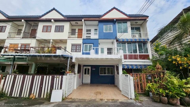 รหัสทรัพย์ 6979ให้เช่า ทาวน์เฮ้าส์ 3 ชั้น ซอยพิบูลสงคราม 22 รีโนเวทใหม่พร้อมอยู่ที่ตั้ง :&nbsp;ตำบลบางเขน อำเภอเมืองนนทบุรี จังหวัดนนทบุรี 11000รายละเอียดทรัพย์- ทาวน์เฮ้าส์ 3 ชั้น ขนาดพื้นที่ 18.6 ตารางวา พื้นที่ใช้สอย 165 ตารางเมตร&nbsp;- 4 ห้องนอน, 3 ห้องน้ำ, 1 ห้องครัว, 1 ห้องรับแขก, 1&nbsp;ที่จอดรถ- เฟอร์นิเจอร์ครบพร้อมเข้าอยู่ (หมายเหตุ: เจ้าของบ้านนำเข้าพร้อมอยู่หลังมีการตกลงวางเง