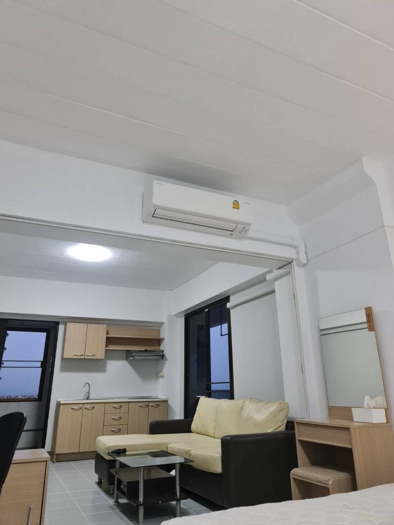 ขายคอนโด สุขาภิบาล 3 แมนชั่น แขวงหัวหมาก เขตบางกะปิ จังหวัด กรุงเทพมหานครที่ตั้ง : ซอยรามคำแหง 58/3 ถนนรามคำแหง แขวงหัวหมาก เขตบางกะปิ จังหวัด กรุงเทพมหานคร 10240https://maps.app.goo.gl/7fkN514YPxJ8jEFL9ขนาดห้อง : 57 ตารางเมตร รายละเอียดห้องรีโนเวทใหม่ ไม่ต้องทำอะไรเพิ่มเติม เฟอร์นิเจอร์ครบ เก็บเสื้อผ้าแพ็คกระเป๋า เข้ามาอยู่ได้เลยห้องอยู่ทางฝั่งทิศตะวันออกเฉียงเหนือ (ฝั่งซอย 58/4) ได้รับแด