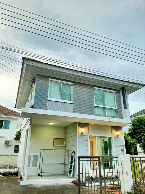 ให้เช่าบ้านเดี่ยวสุดหรู 2 ชั้น จัดเต็มเฟอร์ฯ เครื่องใช้ไฟฟ้า สุวรรณภูมิ เฟส2 ถ.ร่มเกล้า2-8 ลด37% จาก 35,000 เหลือ 21,998B-M MRTเคหะรามคำแหง 1.7 กม.  51 ตร.วา. 210 ตร.ม. รร.ร่วมฤดีวิเทศศึกษา 1.0 กม.วิวสวน อากาศดี ร่มรื่น  2 น้ำ  3 นอน เหมาะกับพักอาศัย โฮมออฟฟิศตลาดเคหะ รามคำแหง 1.2 กม. แยกเคหะร่มเกล้า- รามคำแหง1km. from Ruamrudee Inter Sch. Luxury 2-story detached house for rent Suvarnabhumi Phase2 Romklao Rd.2-8. 37% discount from 35,000 to 21,998THB. B-M  fully furnished with appliances 51 sq.wa. 210 sq.m.  Garden view good air shady 2 bath 3 bed Suit