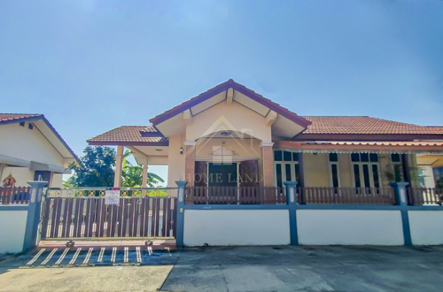 BHL1164บ้านเดี่ยว ชั้นเดียว หมู่บ้าน เจริญทรัพย์ อยุธยาที่ตั้ง :  ตำบลบ้านเกาะ อำเภอพระนครศรีอยุธยา จังหวัดพระนครศรีอยุธยา 13000รายละเอียดบ้าน- เนื้อที่ 62.5 ตร.ว. พื้นที่ใช้สอย 70 ตร.ม. - 3 ห้องนอน 2 ห้องน้ำ- 1 ห้องครัว - จอดรถได้ 2 คัน - แถมปั้มน้ำ แท้งค์น้ำ เหล็กดัด มุ้งลวด- หน้าบ้านหันทิศเหนือ- ค่าส่วนกลาง 230 บาทต่อเดือน- มีพื้นที่ด้านข้างบ้าน สถานที่ใกล้เคียง- โรงพยาบาลพีรเวช- �