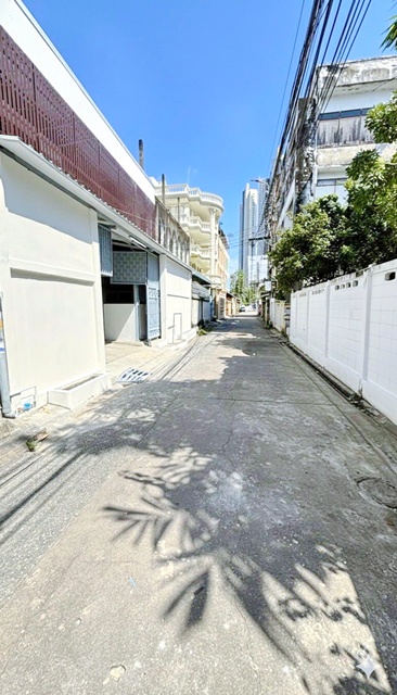 ไอคอนสยาม 500ม. BTSเจริญนคร 450 ม. เช่าโกดัง พร้อมออฟฟิศ 400ตร.ม. 80 ตร.วา.  รร.นานาชาติไพโอเนียร์ 1.3 กม.คลองสาน 3ออฟฟิศ 2 น้ำ 