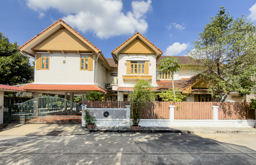 บ้านเดี่ยว หมู่บ้าน วรารมย์ เพชรเกษม 81 (หลังริม)           