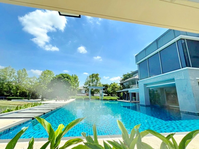 มัณฑนา อ่อนนุช เจโม พลาซ่า 1.9กม.ให้เช่าบ้านเดี่ยว 2 ชั้น 56 ตร.ว. 230 ตร.ม. บ้านใหม่ กว้าง สวย เฟอร์ฯครบ ม.รามคำแหง 2 2กม. ทำเลทอง เหมาะกับพักอาศัย หรือโฮมออฟฟิศ 3 นอน 3 น้ำ ร่มรื่น มีสนามหญ้า 58,999 B-M. ตลาดทุ่งเศรษฐี 1.7 กม.หาของกินง่าย นิคมอุตสาหกรรมอัญธานี กรุงเทพฯ 1 กม. สวนหลวง ร.9 ประเวศMantana Onnut Jemo Plaza 1.9km. 2-story detached house for rent 56sq.wa. 230sq.m. New spacious beautiful house with full furniture. Ramkhamhaeng 2 University 2 km. Prime location suitable for residence or home office. 3 bed 3 bath shady with lawn. 58,999B-M. Thung