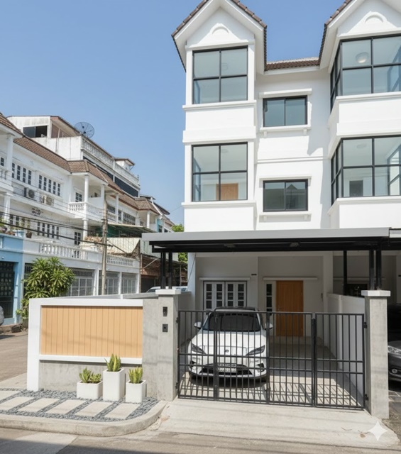 ทาวน์เฮ้าส์ขนาดใหญ่ 4 ชั้น เจริญราษฎร์1-7 โฮมโปรพระราม3 590ม.  Central Plaza พระราม 3 1.8 กม.4นอน 4น้ำ ฟังก์ชันครบ สาทร และสีลม 23,999-24,999 B-MCharoen Rat 1-7 HomePro Rama 3 590m. Central Plaza Rama 3 (1.8km). Large 4-story townhouse, 4 bed 4bathr fully functional. Sathorn and Silom area. 23,999-24,999 THB.พระราม3 เชื่อม สาทร และสีลมเจริญราษฎร์ แขวงบางโคล่ เขตบางคอแหลม กรุงเทพมหานคร 1012025 ตร.ว. 220 ตร.ม.25 sq.wa. (220 sq.m.)รายละเอียดตัวบ้าน4 ห้องนอน แอร์ 2ตัว4 ห้องน้ำห้องโถงขนาดใหญ่ ชั้นล่างห้องครัวแยกเป็นสัดส�