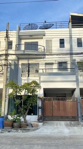 ให้เช่า โฮมออฟฟิศ 3 ชั้น 4 ห้องนอน 5 ห้องน้ำ ไพร์มเพลส 105 ใกล้ รถไฟฟ้าสถานี แบริ่งติดต่อAgent : คุณเด่นชัย: 09-8481-8989:06-2839-4747ID Line :0984818989: https://line.me/ti/p/ezz8HbMifzWhatsApp :+66984818989: แอดไลน์ แคปหน้าจอสอบถามได้เลยครับโครงการ, ไพร์มเพลส 105 ซอยลาซาล773 ชั้น พื้นที่ 300 ตารางเมตร4 ห้องนอน+แอร์, 1ห้องรับแขก+แอร์, 5ห้องน้ำ, ห้องแม่บ้าน,ห้องครัว, ห้องซักล้าง,ที่จอดรถ 2 คันโครงการมีระบบรักษาความปลอดภัย CCTV, รปภ.ตลอด 24 ชม.ที่ตั�