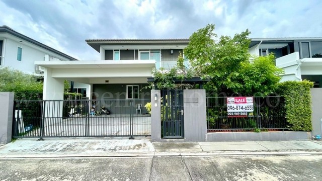 รหัสทรัพย์&nbsp; N0872บ้านเดี่ยว มัณฑนา ศรีนครินทร์ - บางนา ถูกที่สุดในโครงการที่ตั้ง : ซอยวัดหนามแดง&nbsp;ตำบลบางแก้ว อำเภอบางพลี จังหวัดสมุทรปราการ 10540รายละเอียดทรัพย์&nbsp;- บ้านเดี่ยว 2 ชั้น ขนาดพื้นที่ 50 ตารางวา พื้นที่ใช้สอย 142 ตารางเมตร- 3&nbsp;ห้องนอน, 3&nbsp;ห้องน้ำ, 1 ห้องรับแขก, 1&nbsp;ห้องครัว, 2 ที่จอดรถ- แอร์ 4 เครื่อง, ปั๊มน้ำ+แทงค์น้ำ 1 ชุด, ชุดผ้าม่านกัน UV ทั้งหลัง-&nbsp;พิ้นชั้นล่างกร�