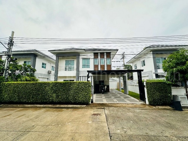 รหัสทรัพย์ :&nbsp;6874ขาย และ ให้เช่า บ้านเดี่ยว แลนซีโอ คริป ปิ่นเกล้า - พระราม 5 เฟอร์ครบ พร้อมอยู่ที่ตั้ง : ซอยวัดพระเงิน ตำบลปลายบาง อำเภอบางกรวย จังหวัดนนทบุรี 11130รายละเอียดทรัพย์- บ้านเดี่ยว 2 ชั้น เนื้อที่ 50.7 ตารางวา พื้นที่ใช้สอย 155 ตารางเมตร- โครงสร้างแข็งแรง ปูพื้นลงเสาเข็มหน้าบ้าน แข็งแรงไม่ทรุด&nbsp;-&nbsp;3 ห้องนอน, 2 ห้องน้ำ, 1 ห้องครัว, 1 ห้องนั่งเล่น, 2 ที่จอดรถ- แอร์ทั้�