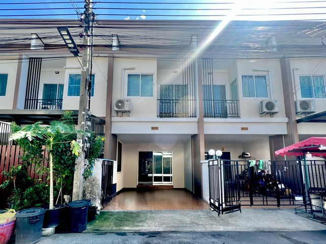 ขายทาวน์เฮ้าส์ เคซีคลัสเตอร์ รามอินทรา ไทยรามัญ เนื้อที่ 16 ตร.วา 3 นอน 2 น้ำ 2 ชั้น พร้อมอยู่ ใกล้ทางด่วนจตุโชติ