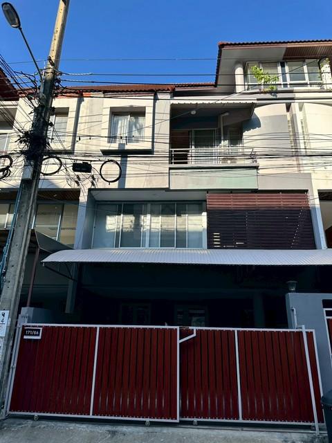 ให้เช่าโฮมออฟฟิศ 4 ชั้น 300 ตร.ม. หมู่บ้านสินธานี ลาดพร้าว 80 ใกล้รัชดาเหม่งจ๋าย ( รีโนเวทใหม่ )