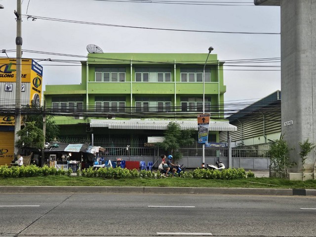 ขายที่ดินทำเลทอง ติดถนนใหญ่ สำโรงเหนือ สมุทรปราการ รถไฟฟ้าสายสีเหลืองผ่านหน้าแปลง 389 ตร.ว.รายละเอียดประกาศขายที่ดินขายที่ดินทำเลศักยภาพสูง จังหวัดสมุทรปราการอำเภอเมืองสมุทรปราการ ตำบลสำโรงเหนือเนื้อที่ขนาด 389 ตารางวาหน้ากว้าง ติดถนนใหญ่ เดินทางสะดวก เหมาะสำหรับพัฒนาโครงการเชิงพาณิชย์ หรืออสังหาริมทรัพย์เพื่อการลงทุนจุดเด่นของที่ดิน•ที่ดินติดถนน