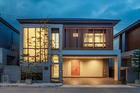 ให้เช่า บ้านพูลวิลล่า Modern Luxury ในโครงการพรีวาโต้ หางดง ใกล้กาดฝรั่ง ให้เช่า 65k-4 ห้องนอน(3 ห้องนอน+1 ห้องทำงาน) 3 ห้องน้ำ  2 ครัว 2 ที่จอดรถ พื้นที่ใช้สอย 244.77 ตรม. 59.2 ตร.วา -ให้บรรยากาศเป็นส่วนตัว ทั้งโครงการมีเพียง 39 ยูนิต-ใกล้ shopping mall กาดฝรั่ง วิลเลจ -รร.นานาชาติลานนา 5 นาที-สนามกอล์ฟนอร์ทฮิลเชียงใหม่ 5 นาที-เซนทรัลพลาซ่าเชียงใหม่แอร์พอร์ตเชียงใหม่ 12 นาที-สนามบินนานาชาติเชียงใ