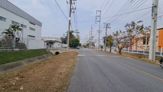 ขายด่วน! โรงงานสเต็ปสโตนส์ในนิคมอุตสหกรรมลำพูน ราคาพิเศษนี้เพียงช่วงเวลาจำกัด ⁂ราคา 25 ล้านบาทเท่านั้น! ขนาดพื้นที่ใหญ่ 3-1-80 ไร่ พื้นที่ใช้สอย 5,295 ตารางเมตร ที่ตั้ง: ต. มะเขือแจ้ อ. เมืองลำพูน จ. ลำพูนรายละเอียดเพิ่มเติม: เคยใช้เป็นโรงงานเจียระไนเพชรหรือตัดเพชรพลอยและอัญมณี มีใบอนุญาตและเปิดทำการมาแล้ว 33 ปี ปัจจุบันได้เลิกกิจการแล้วสนใจสอบถามรายละเอียดเพิ่�