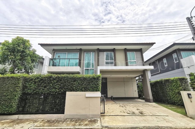 รหัสทรัพย์ : 5969บ้านเดี่ยว หมู่บ้าน คาซ่า พรีเมี่ยม อ่อนนุช - วงแหวนที่ตั้ง :&nbsp;ถนนกาญจนา แขวงดอกไม้ เขตประเวศ กรุงเทพมหานคร 10250รายละเอียดทรัพย์- บ้านเดี่ยว 2 ชั้น ขนาดพื้นที่ 52.3 ตร.วา&nbsp;พื้นที่ใช้สอย 168 ตร.ม.- 4 ห้องนอน, 3&nbsp;ห้องน้ำ, 1 ห้องนั่งเล่น, 1 ห้องครัว, 2 ที่จอดรถ-&nbsp;ตกแต่ง Built in ภายในเรียบหรูโมเดิร์น พร้อมเฟอร์นิเจอร์ครบครัน สามารถหิ้วกระเป๋าเข้าอยู่ได้สบาย- ตกแต่งพร้อ