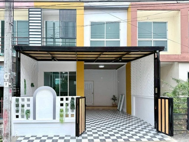 ขายทาวน์เฮ้าส์ หมู่บ้านเพ็ญศิริ4 เลียบวารี25ทับ1คู้ขวา หนองจอก 20.7ตรว 3นอน 2น้ำ บ้านพร้อมอยู่ ใกล้โลตัส บิ๊กซี ม.มหานคร