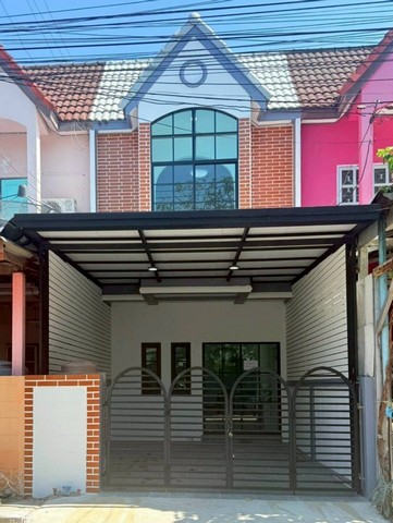 ขายทาวน์เฮาส์ 2 ชั้น หมู่บ้านมหาลาภ 2 ถนนคู้ซ้าย–มิตรไมตรี8 หนองจอก เนื้อที่ 17.4 ตร.วา 2 ห้องนอน 2 ห้องน้ำ บ้านพร้อมอยู่ แถมเฟอร์ครบ หน้าบ้านไม่ชนใคร หลังบ้านวิวสวน เดินทางสะดวก ใกล้ตลาดและห้าง ราคา 1.69 ล้านบาทที่ตั้ง หมู่บ้านมหาลาภ 2 ถนนคู้ซ้าย–มิตรไมตรี แขวงหนองจอก เขตหนองจอก กรุงเทพมหานคร อยู่ระหว่างซอยมิตรไมตรี 8 และ 8/1รายละเอียดทรัพย์- ทาวน์เฮาส์ 2 ชั้น เนื้อที�