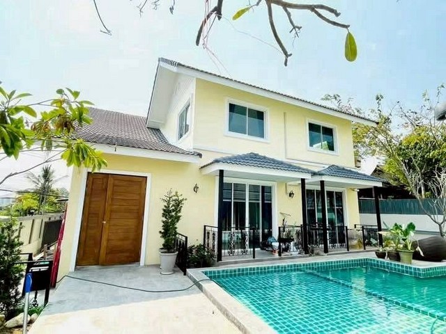 ให้เช่าพูลวิลล่าขนาดใหญ่ 149,000 บาท/เดือน  #โซนสุเทพ #เชียงใหม่เลคแลนด์ ใกล้เมืองเชียงใหม่ เหมาะทำ #Airbnb หรือบ้านพักตากอากาศบนที่ดิน 200 ตร.ว.พื้นที่ใช้สอยกว่า 800 ตร.ม.14 ห้องนอน | 15 ห้องน้ำที่จอดรถในร่ม 3 คัน + หน้าบ้าน 5 คันสระว่ายน้ำขนาดใหญ่ห้องออกกำลังกายรับรองแขกได้ 35 คน3 ห้องรับแขกเปียโน, โต๊ะสนุ๊ก, บ่อปลาคาร์ฟแอร์ 18 ตัวโต๊ะทานอาหารยาว 4 เมตรเครื่องซักผ้า + เครื่องอบผ้าH