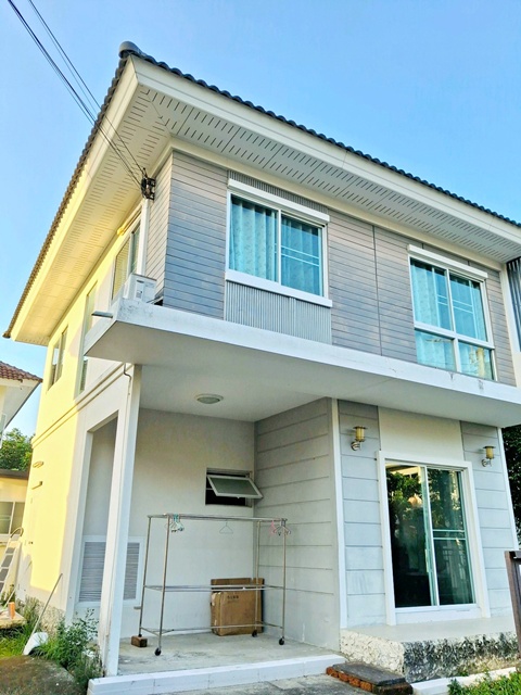 สุวรรณภูมิ เฟส2 เหลือ 21,999B-M MRTเคหะรามคำแหง 1.7 กม. ให้เช่าบ้านเดี่ยวสุดหรู 2 ชั้น ถ.ร่มเกล้า2-8 ลด37% จาก 35,000จัดเต็มเฟอร์ฯ เครื่องใช้ไฟฟ้า 51 ตร.วา. 210 ตร.ม. รร.ร่วมฤดีวิเทศศึกษา 1.0 กม.วิวสวน อากาศดี ร่มรื่น  2 น้ำ  3 นอน เหมาะกับพักอาศัย โฮมออฟฟิศตลาดเคหะ รามคำแหง 1.2 กม. แยกเคหะร่มเกล้า- รามคำแหงSuvarnabhumi Phase2 Romklao Rd.2-8. 37% discount from 35,000 to 21,999THB. B-M Luxury 2-story detached house for rent fully furnished with appliances 51 sq.wa. 210 sq.m. 1.0 km. from Ruamrudee International School. Garden view good air shady 2 bath 